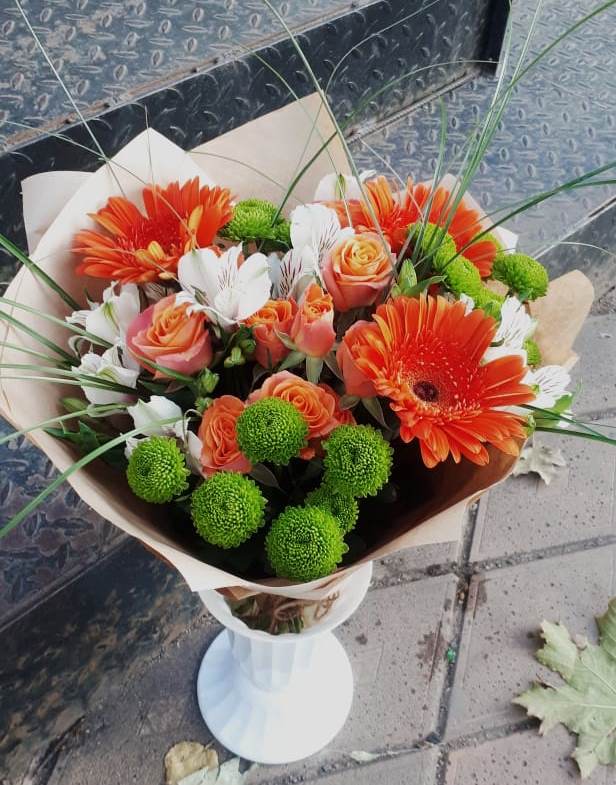 Букет цветов из: Герберы, Хризантемы, Альстромерии и Розы в Зеленый Городок