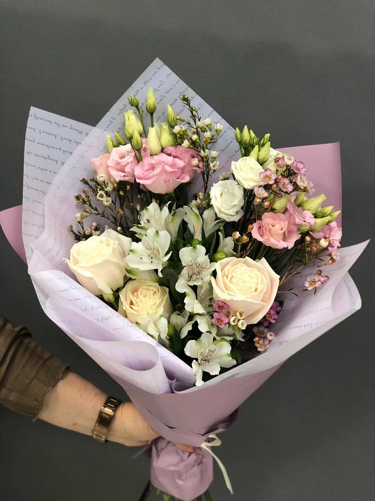 Букет цветов из: Альстромерии, Розы и Лизиантусы в Зеленый Городок