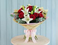 Букет цветов из:  Лилии и Розы в Зеленый Городок