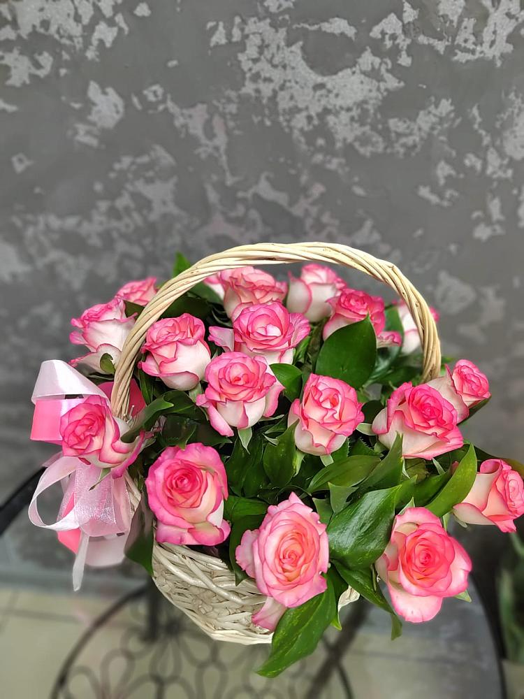 Цветочная композиция из Розы в корзине в Зеленый Городок