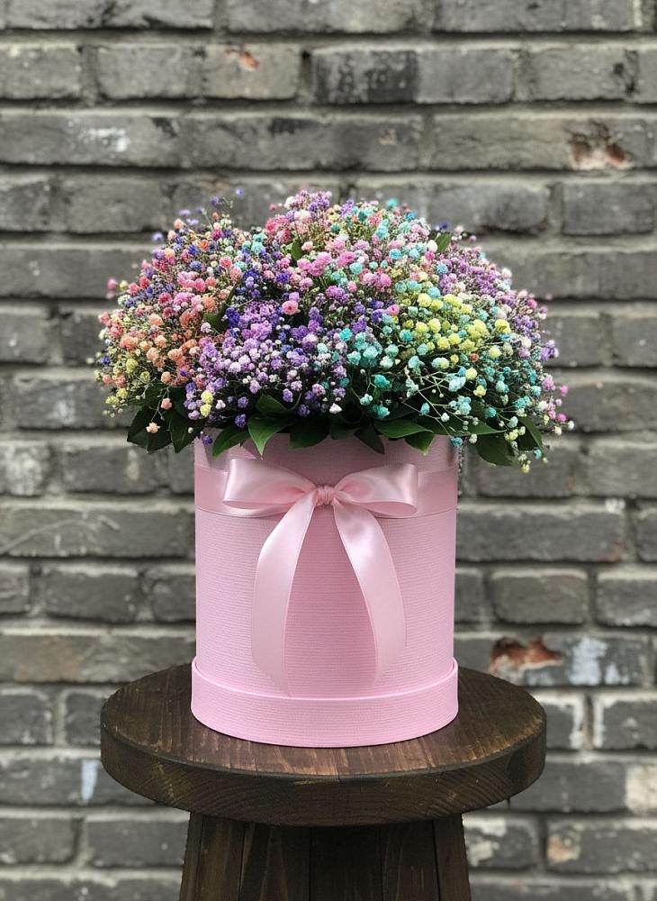 Цветочная композиция из Гипсофила и Розы в шляпной коробке в Зеленый Городок