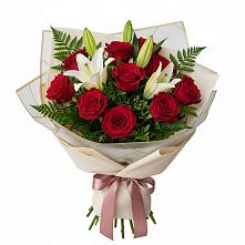 Букет цветов из:  Лилии и Розы в Зеленый Городок