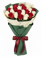 Букет Микс из красных и белых роз в Зеленый Городок