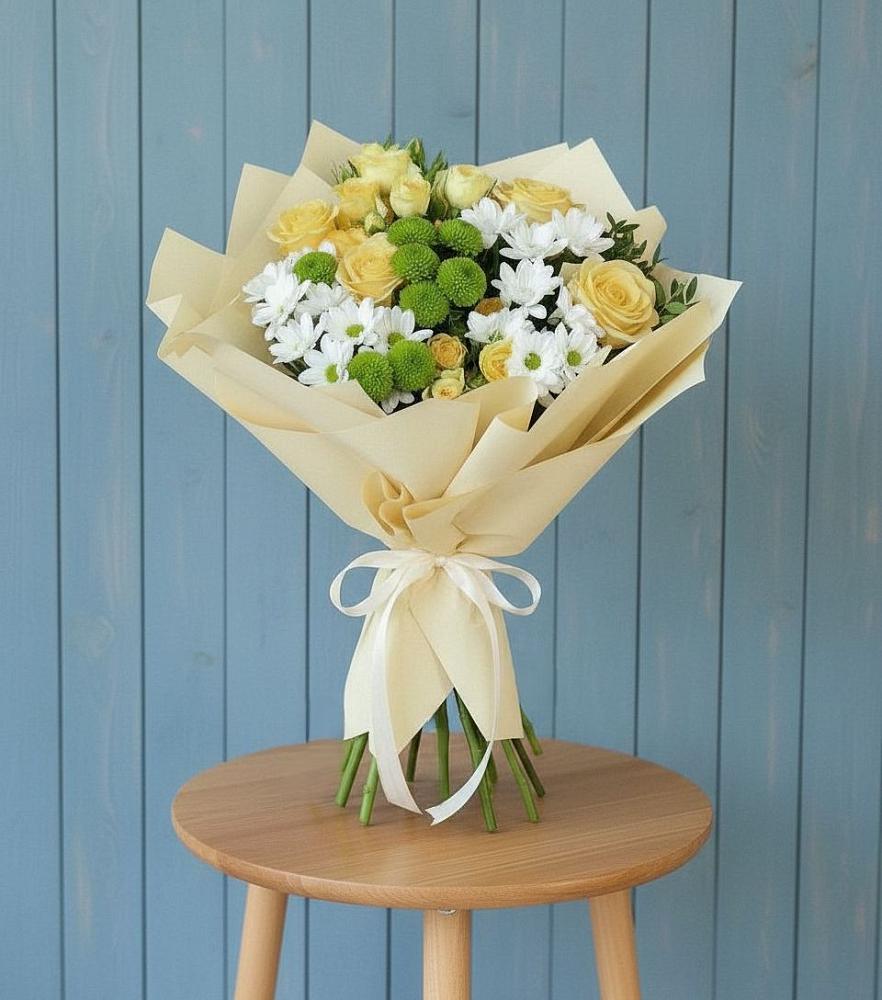 Букет цветов из: Хризантемы и Розы в Зеленый Городок
