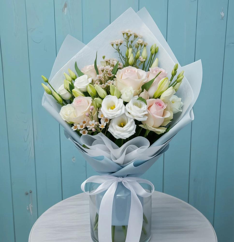 Букет цветов из: Розы и Лизиантусы в Зеленый Городок