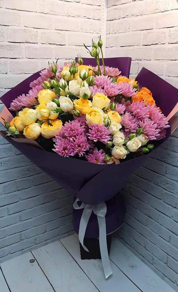 Букет цветов из: Хризантемы и Розы в Зеленый Городок
