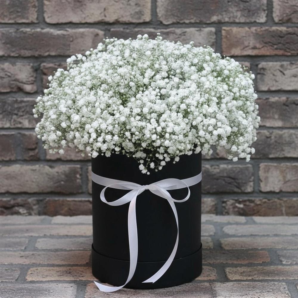 Цветочная композиция из Гипсофила в шляпной коробке в Зеленый Городок