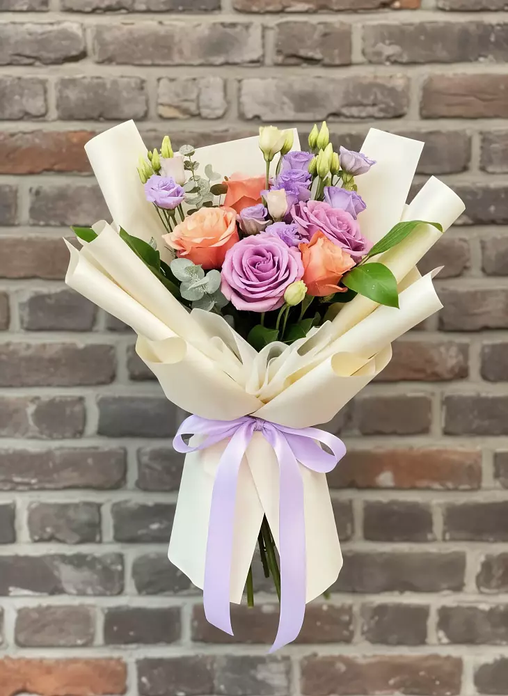 Букет цветов из: Лизиантусы и Розы в Зеленый Городок