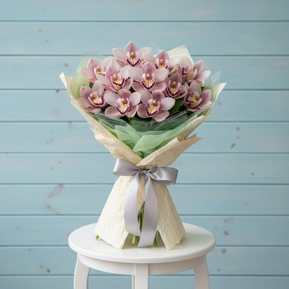 Букет цветов из: Орхидеи и Розы в Зеленый Городок