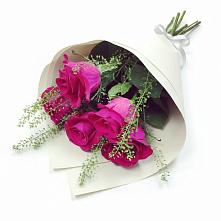 Букет цветов из:  Розы в Зеленый Городок