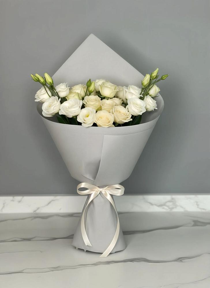 Букет цветов из: Розы и Лизиантусы в Зеленый Городок