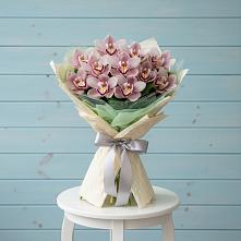 Букет цветов из:  Орхидеи и Розы #REPLACE_PRED# Зеленый Городок