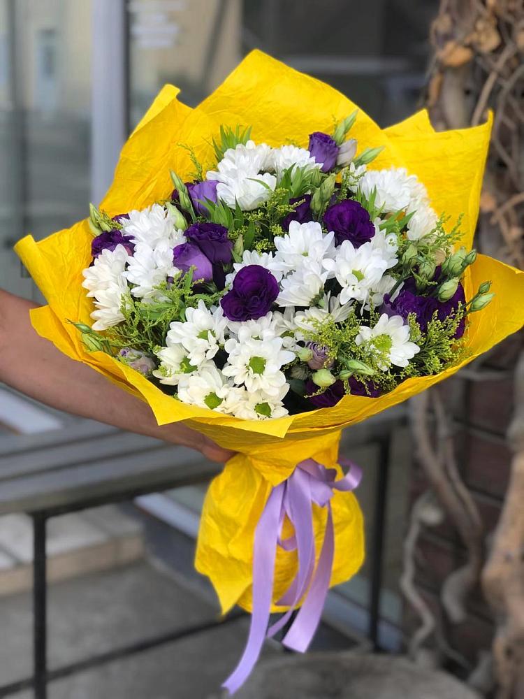 Букет цветов из: Ирисы, Хризантемы и Ромашки в Зеленый Городок