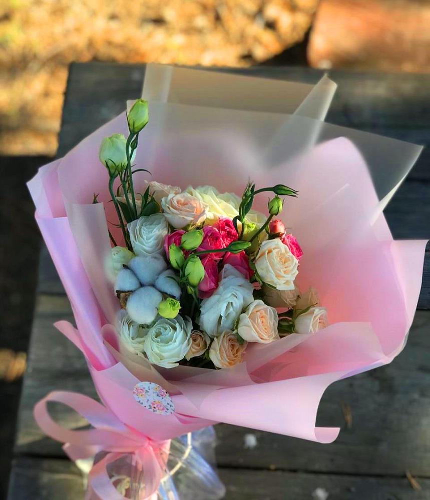 Букет цветов из: Розы и Лизиантусы в Зеленый Городок