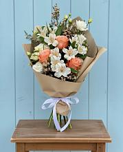 Букет цветов из:  Альстромерии, Лизиантусы, Розы и Хризантемы в Зеленый Городок