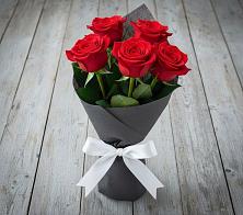 Букет 5 Красных роз Эдлесс Лав в Зеленый Городок