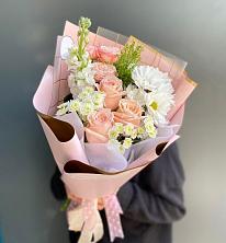 Букет цветов из:  Хризантемы и Розы в Зеленый Городок