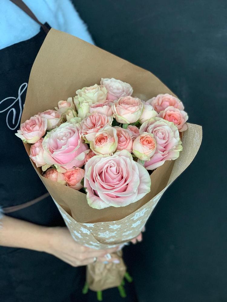 Букет цветов из: Хризантемы и Розы в Зеленый Городок