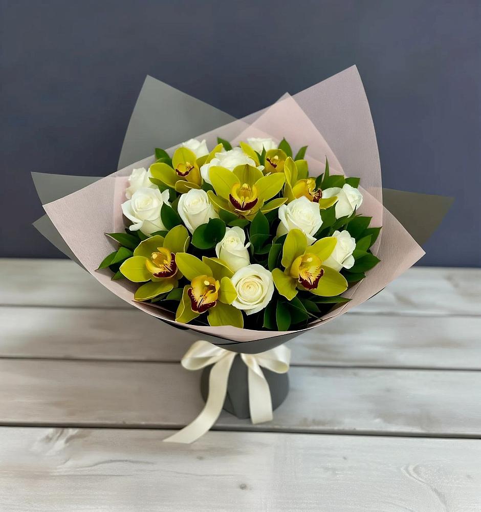 Букет цветов из: Орхидеи и Розы в Зеленый Городок