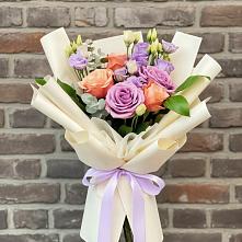 Букет цветов из:  Лизиантусы и Розы в Зеленый Городок