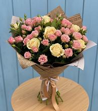 Букет цветов из:  Розы в Зеленый Городок