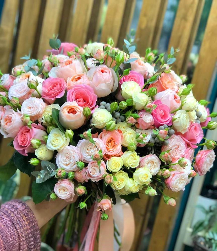 Букет цветов из: Розы в Зеленый Городок