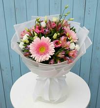 Букет цветов из:  Герберы, Альстромерии и Лизиантусы в Зеленый Городок