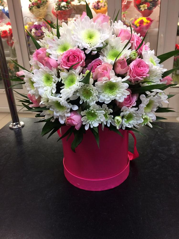 Цветочная композиция из Розы и Хризантемы в шляпной коробке в Зеленый Городок