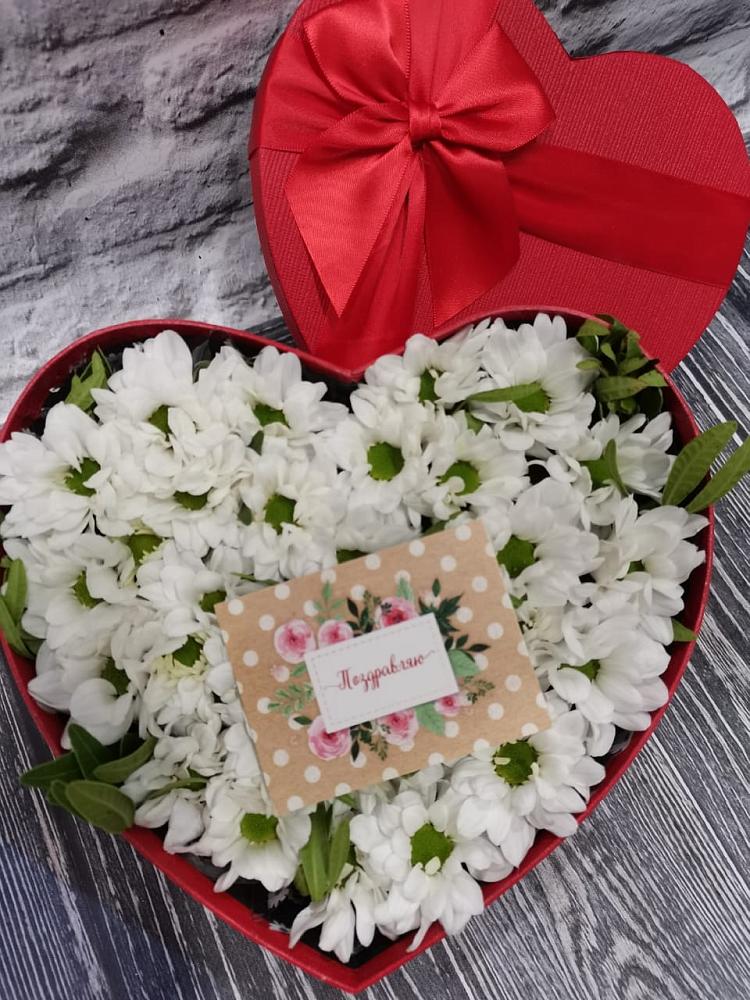 Цветочная композиция из Хризантемы в виде сердца в Зеленый Городок