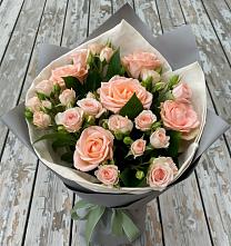 Букет цветов из:  Розы в Зеленый Городок