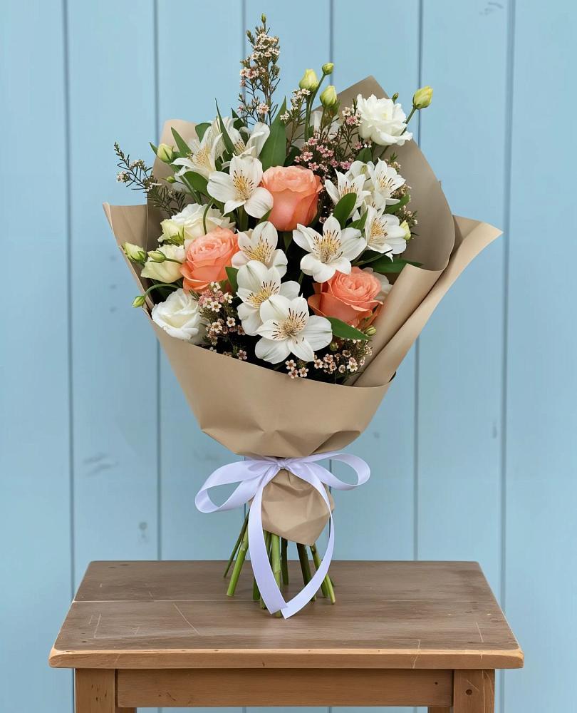 Букет цветов из: Альстромерии, Лизиантусы, Розы и Хризантемы в Зеленый Городок