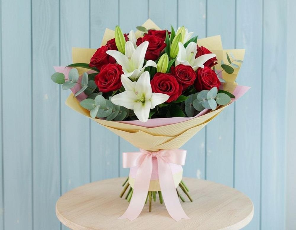 Букет цветов из: Лилии и Розы в Зеленый Городок